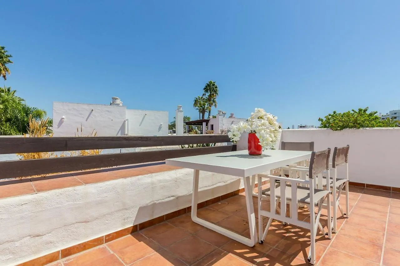 Charming Beachside Townhouse In San Pedro A Lovely Retreat Steps From The Shore Marbella